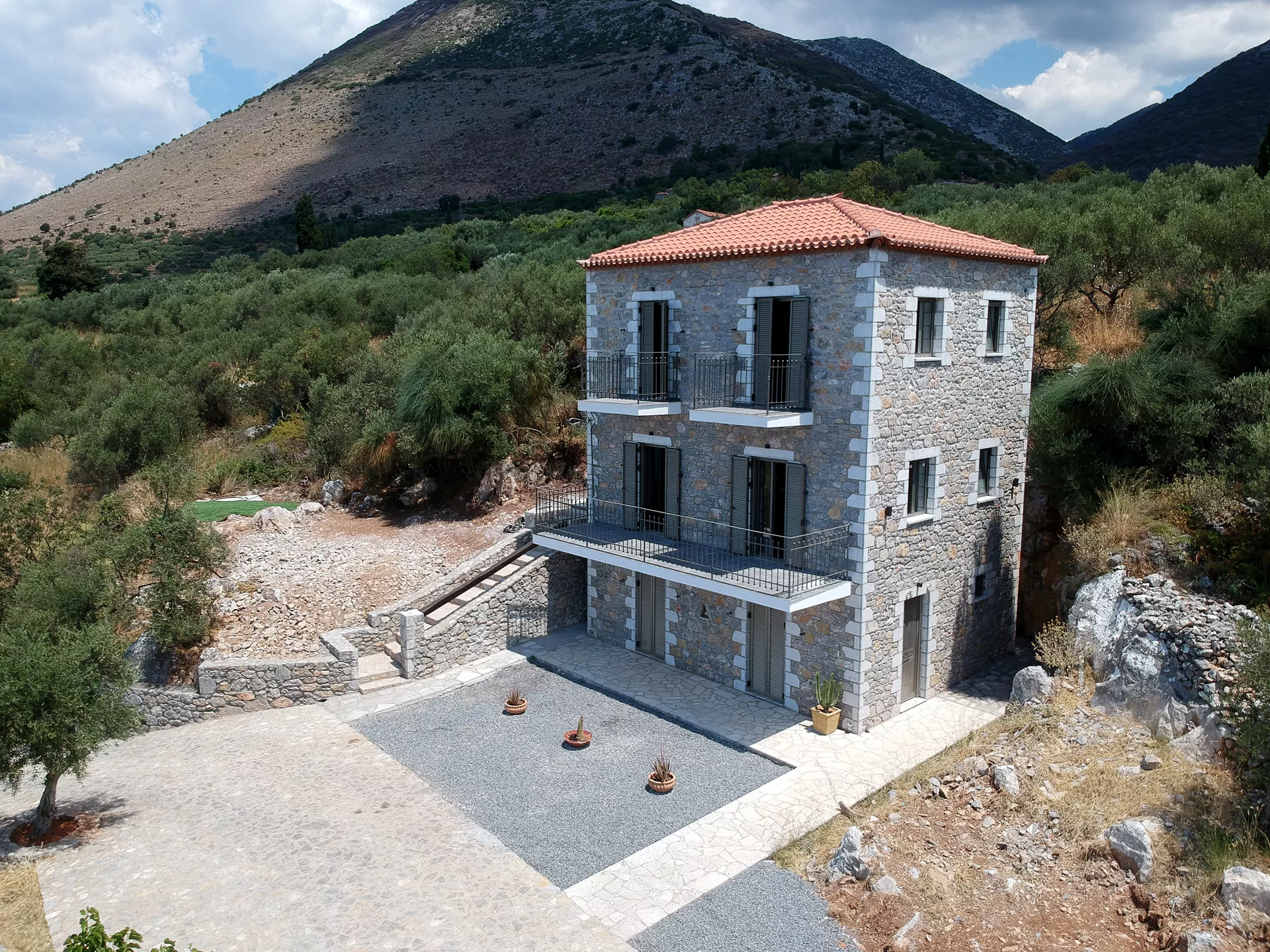 LITHORAMA MANI RESIDENCE